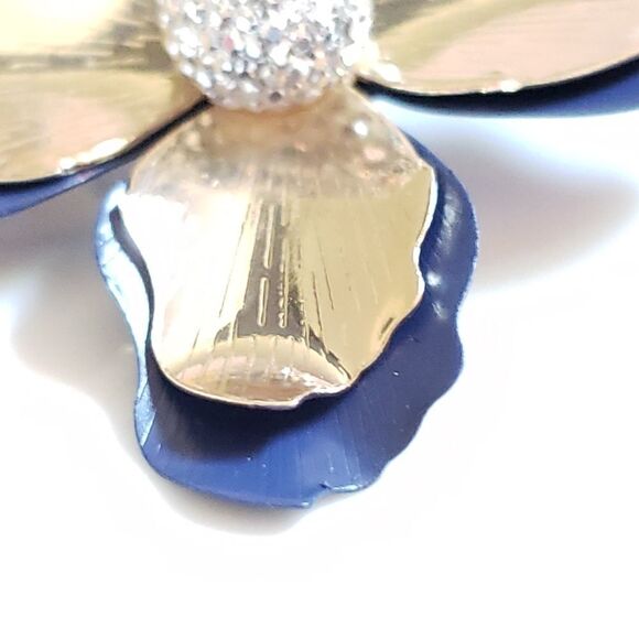 New! Zara Floral Post Back Earrings - Picture 6 of 11